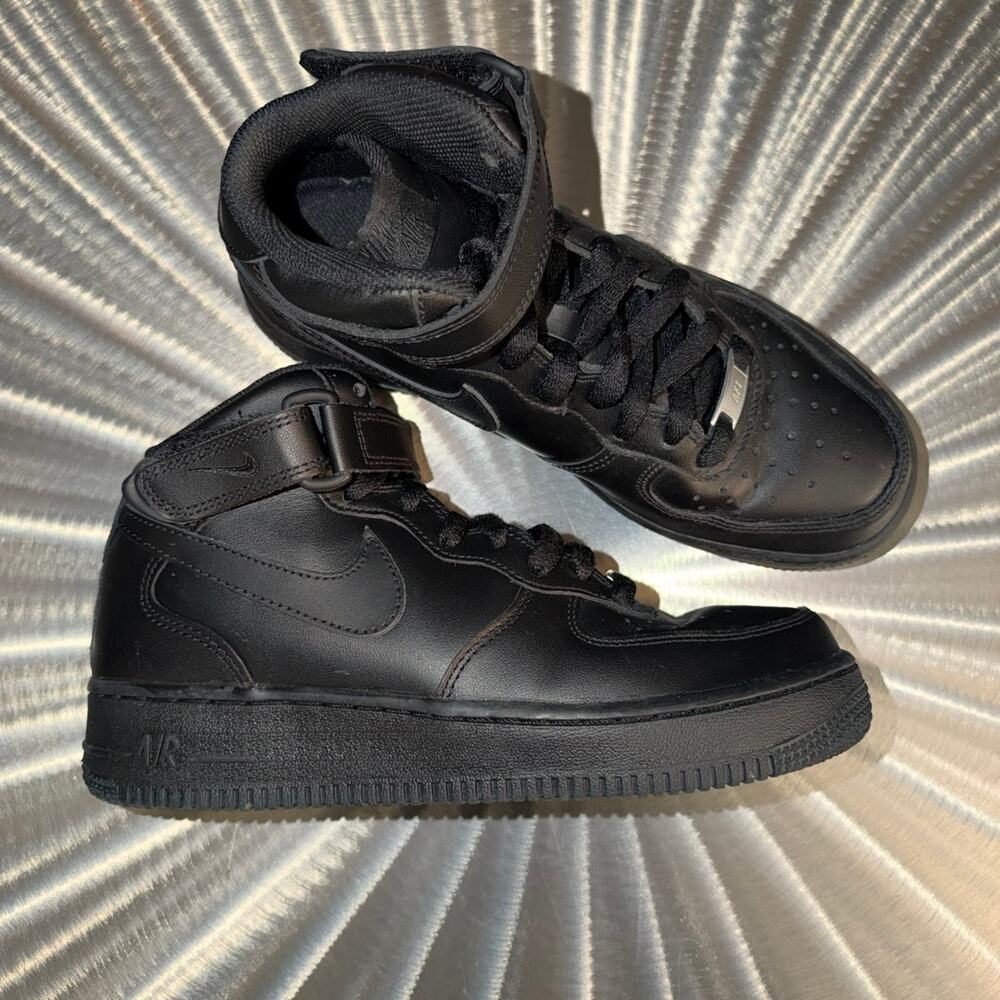 Nike Air Force 1 Mid '07 Triple Black Shoes - Big Kids Size: 6 Great condition!!